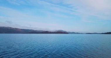 aéreo Visão do lago lomond, natureza Escócia video