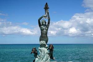 sirena estatua en la paz baja California sur, mexico playa paseo llamado malecón foto
