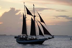 Key West, Estados Unidos - 5 de noviembre de 2018 - ciudad llena de turistas para una hermosa puesta de sol foto