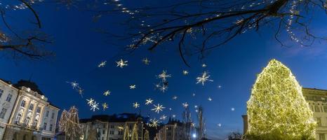 ljubljana lugar principal árbol de navidad foto