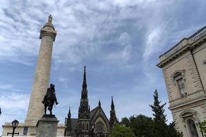 monumento a washington en baltimore, maryland foto