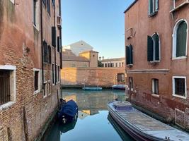 canales en cannaregio distrito en Venecia en invierno foto