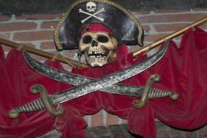 piratas cráneo y espada foto