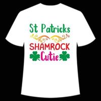 S t patrick's trébol chica camisa impresión plantilla, suerte encantos, irlandesa, todos tiene un pequeño suerte tipografía diseño vector