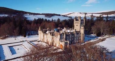 aérien vue de balmoral Château dans Écosse video
