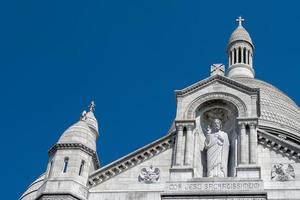 Detalle de la catedral de la cúpula de París de Montmartre foto