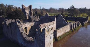 aéreo Visão do a ruínas do desmond castelo um desafio, Irlanda video
