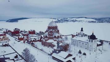 antenne visie van sviyazhsk eiland, bezienswaardigheden van Rusland video