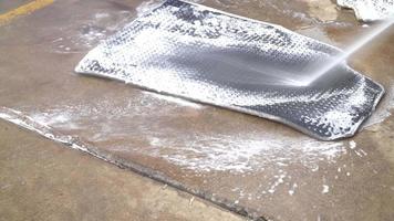 High-pressure water washing car mats. video