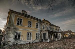 wonderful abandoned house photo