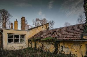 dilapidated little building photo