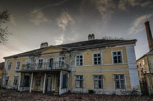 beautiful abandoned house photo