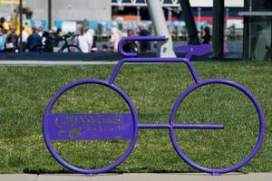 Violeta bicicleta gwynns caídas sendero en baltimore foto