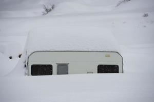 trailer caravan roulotte covered by snow photo