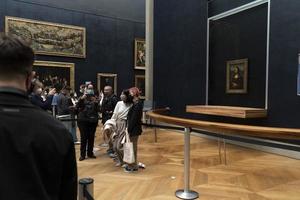 PARIS, FRANCE - NOVEMBER 18 2021 - Mona Lisa room is crowded of people photo