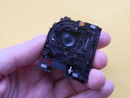 reparar y desmontaje de un bolsillo digital cámara foto