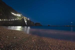 vista nocturna de cinque terre foto