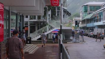 regnerisch Jahreszeit im das Hauptstadt von das Seychellen, Victoria video