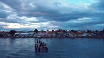 Antenne Aussicht von das Abend puerto natales im Chile, 4k Aufnahmen video