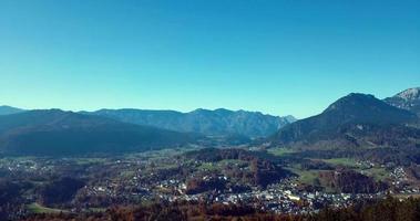 antenn se av de naturlig landskap och bergen runt om berchtesgaden video