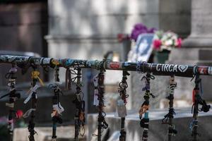 París, Francia - mayo 2, 2016 Jim Morrison tumba en pere-lachaise cementerio foto