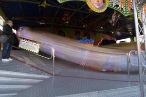 génova, italia - 9 de diciembre de 2018 - se abre la tradicional feria navideña luna park foto