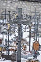 cruz de hierro del cementerio de montaña foto