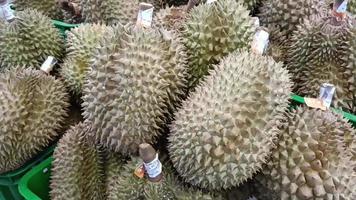 various kinds of fruit for sale in the supermarket video