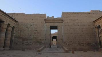 a a Principal Entrada portão para a medinet habu têmpora dentro luxo, Egito video