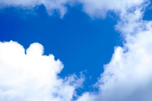 fondo de cielo azul con nubes foto