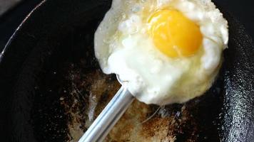 Fried eggs in the pan close up video