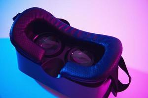 virtual realidad lentes en vistoso antecedentes. futuro tecnología, vr concepto foto