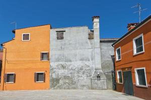 coloridas casas de burano venecia foto