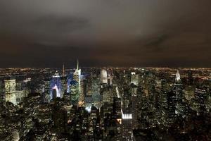 panorama de la vista nocturna de nueva york foto