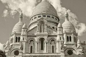 detalle de la catedral de Montmatre de París en blanco y negro foto