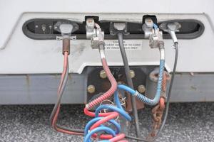 trailer cables dred and blue etail photo