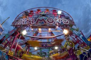 divertido justa carnaval luna parque panorámico rueda foto