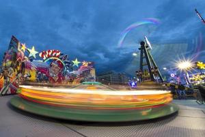 divertido justa carnaval luna parque Moviente luces antecedentes foto