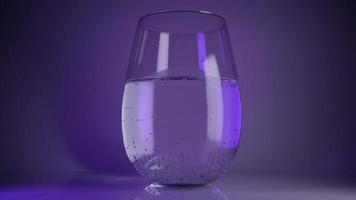 funkelnd Wasser im ein Glas Neon- glühen video