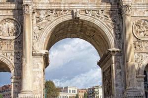 arco de constantino en roma foto