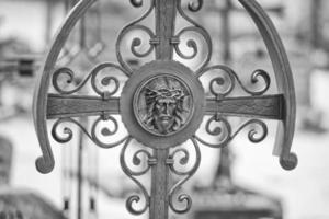 cruz de hierro del cementerio de montaña foto