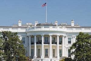 casa blanca de washington en un día soleado foto