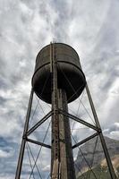 antiguo ferrocarril agua torre foto