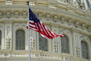 detalle del capitolio de washington dc en el cielo nublado foto