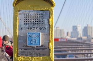 Manhattan bridge emergency call photo