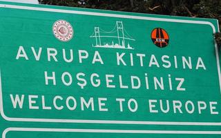Bienvenido a Europa letrero en Estanbul, turkiye foto