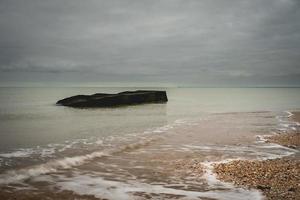 antiguo naufragio desde mundo guerra dos, a el costa de Utah playa, Francia. foto