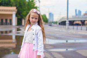 pequeño niña vestido como bailarina foto