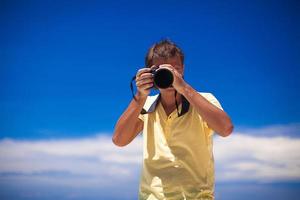 hombre tomando un foto