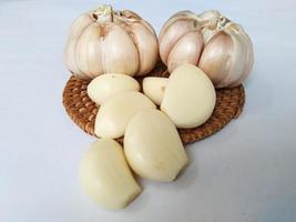 whole and peeled garlic photo